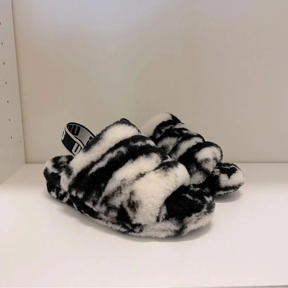 UGG Fluff Yeah Slide Marble Slipper Sandal in Black and White cozy - Picture 3 of 10